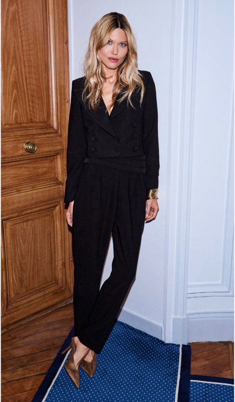 CONJUNTO BLAZER CROPPED BOTOES E CALCA PREGAS